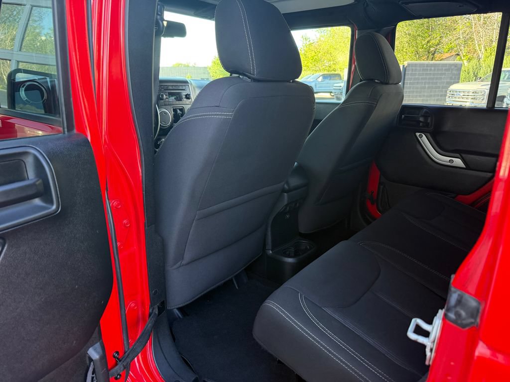 Used 2018 Jeep Wrangler Unlimited Sahara w/ Max Tow Package AWD/4WD image 30