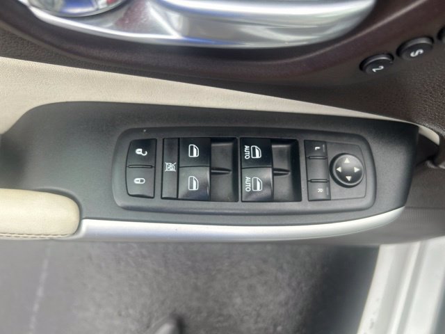 Used 2018 Jeep Cherokee Overland w/ Technology Group AWD/4WD image 20