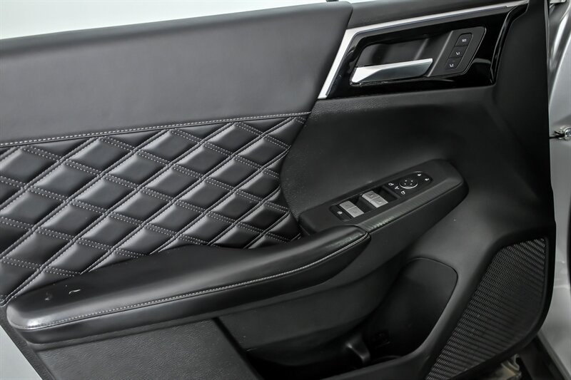 Used 2023 Mitsubishi Outlander SEL AWD/4WD image 45