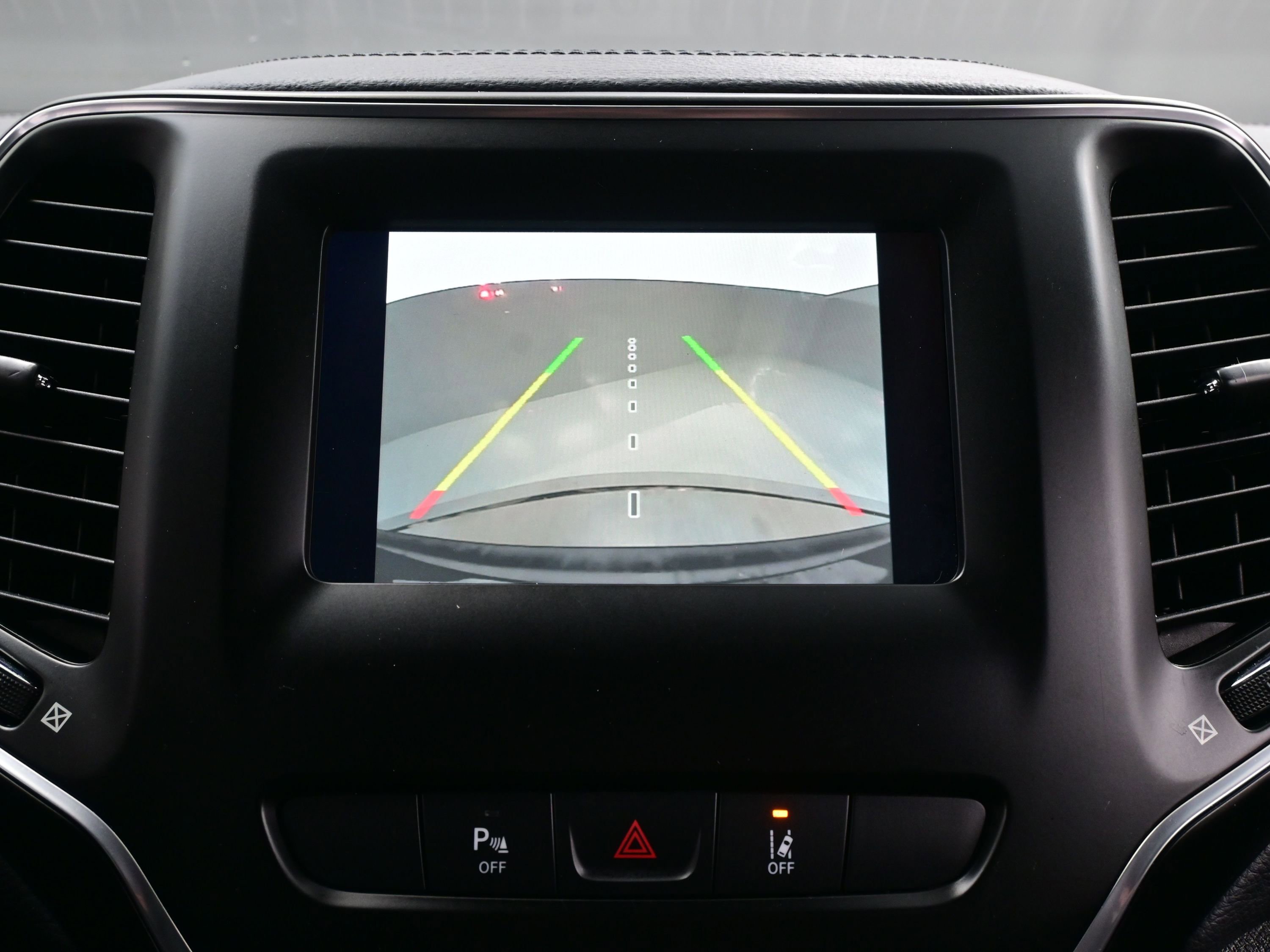 Used 2021 Jeep Cherokee Latitude Lux w/ Mopar Interior Package image 17