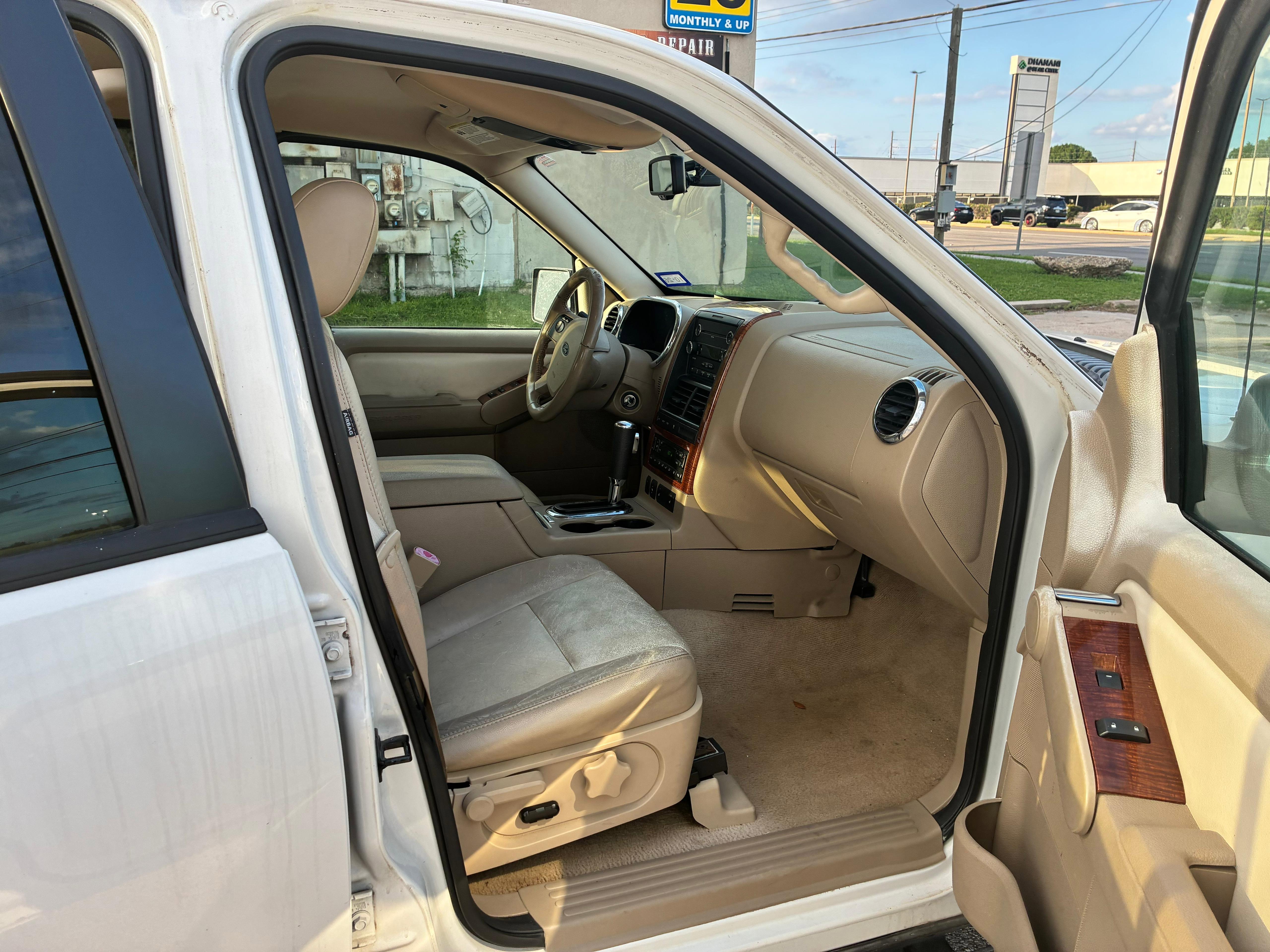 Used 2008 Ford Explorer Eddie Bauer RWD image 17