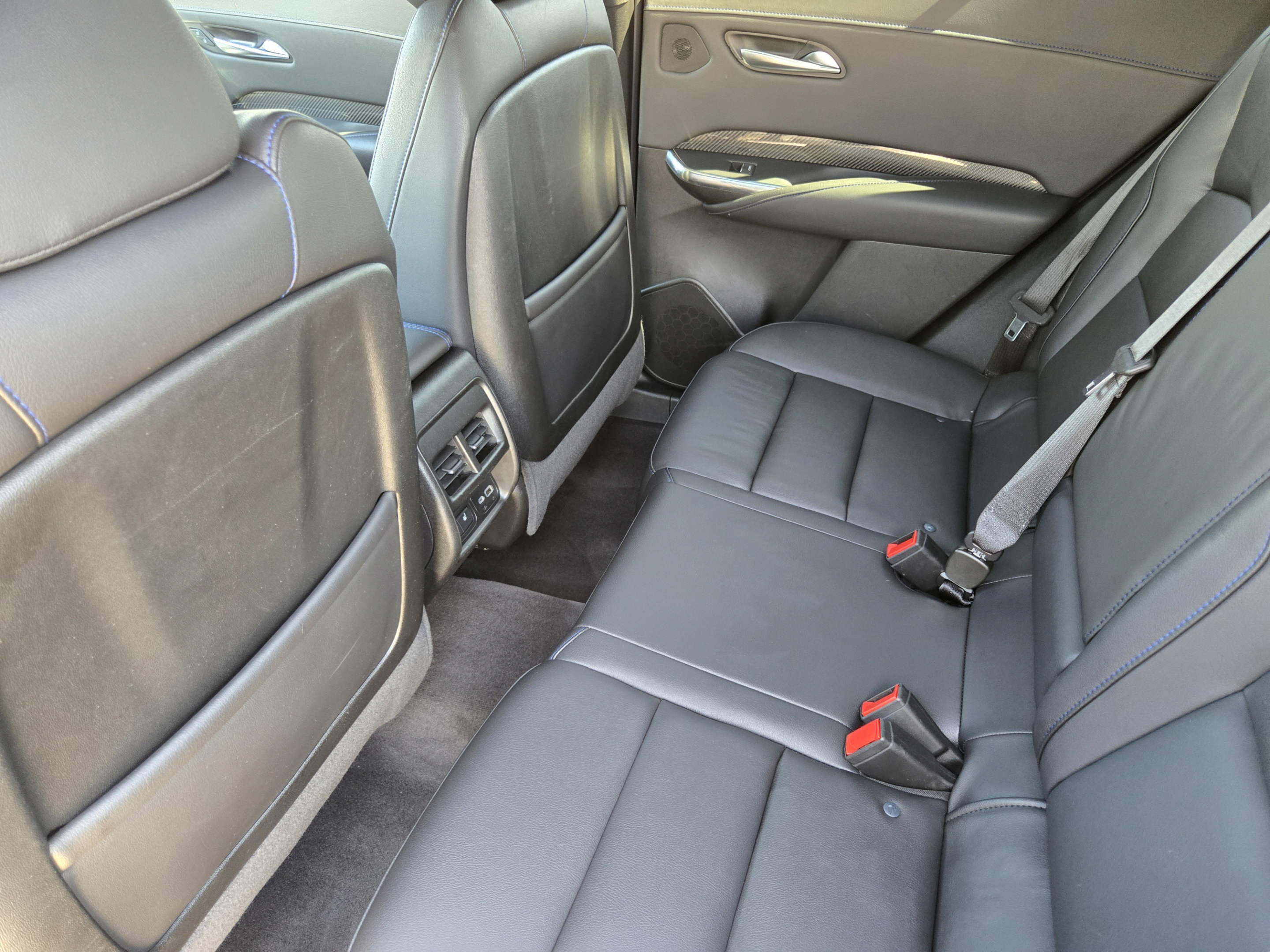 Used 2024 Cadillac XT4 Sport w/ Cold Weather Package FWD image 27