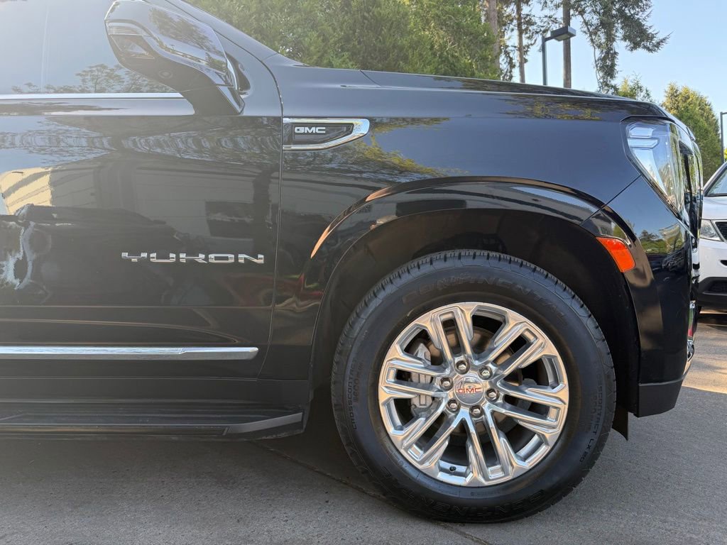 Used 2023 GMC Yukon SLT w/ SLT Premium Package AWD/4WD image 3