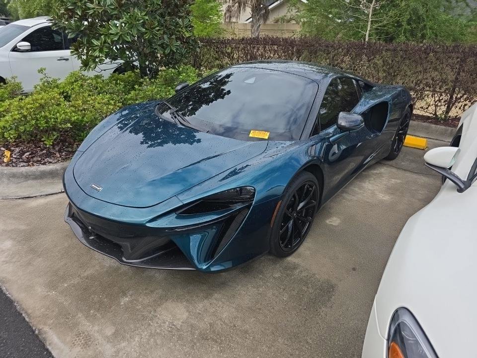 Used 2024 McLaren Artura RWD image 1