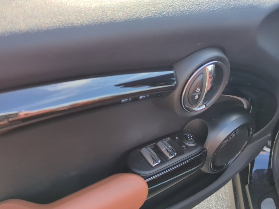 Used 2022 MINI Cooper S w/ Driver Assistance Package image 32