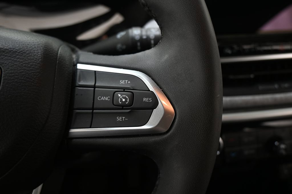 Used 2023 Jeep Compass Latitude image 16