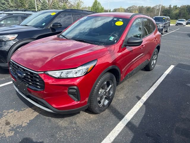 Used 2025 Ford Escape ST-Line AWD/4WD image 1