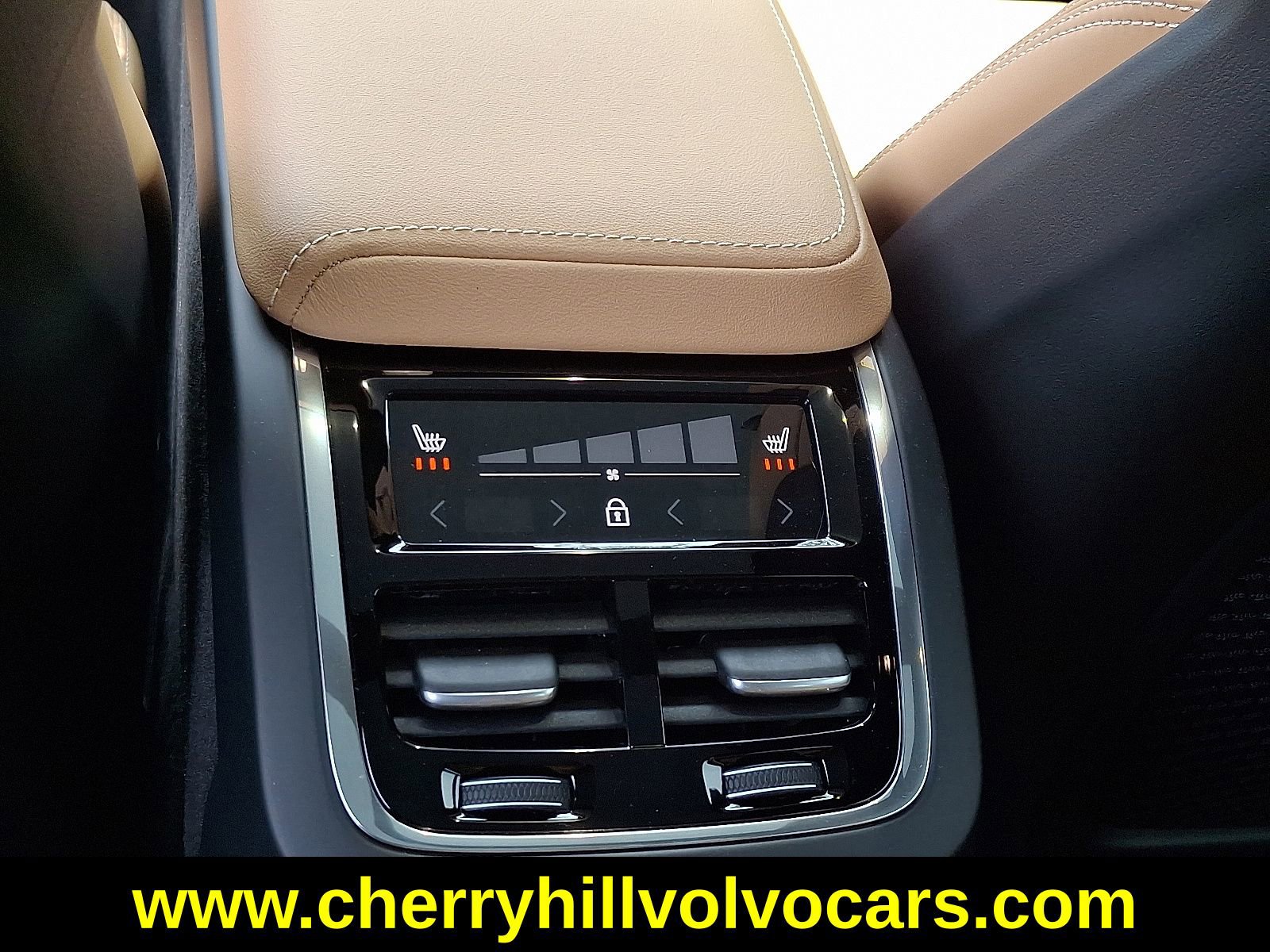 New 2025 Volvo V60 B5 Cross Country Ultra w/ Protection Package Premier image 12