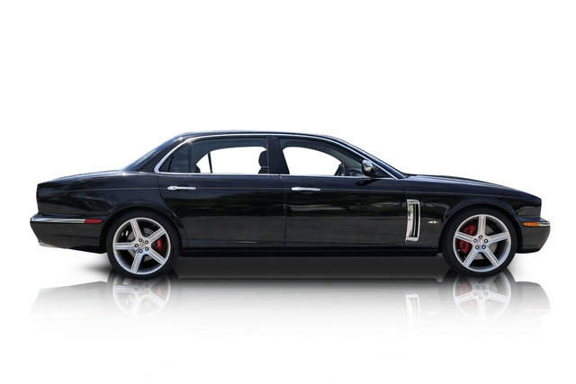 Used 2006 Jaguar XJ Vanden Plas Super V8 Portfolio RWD image 2
