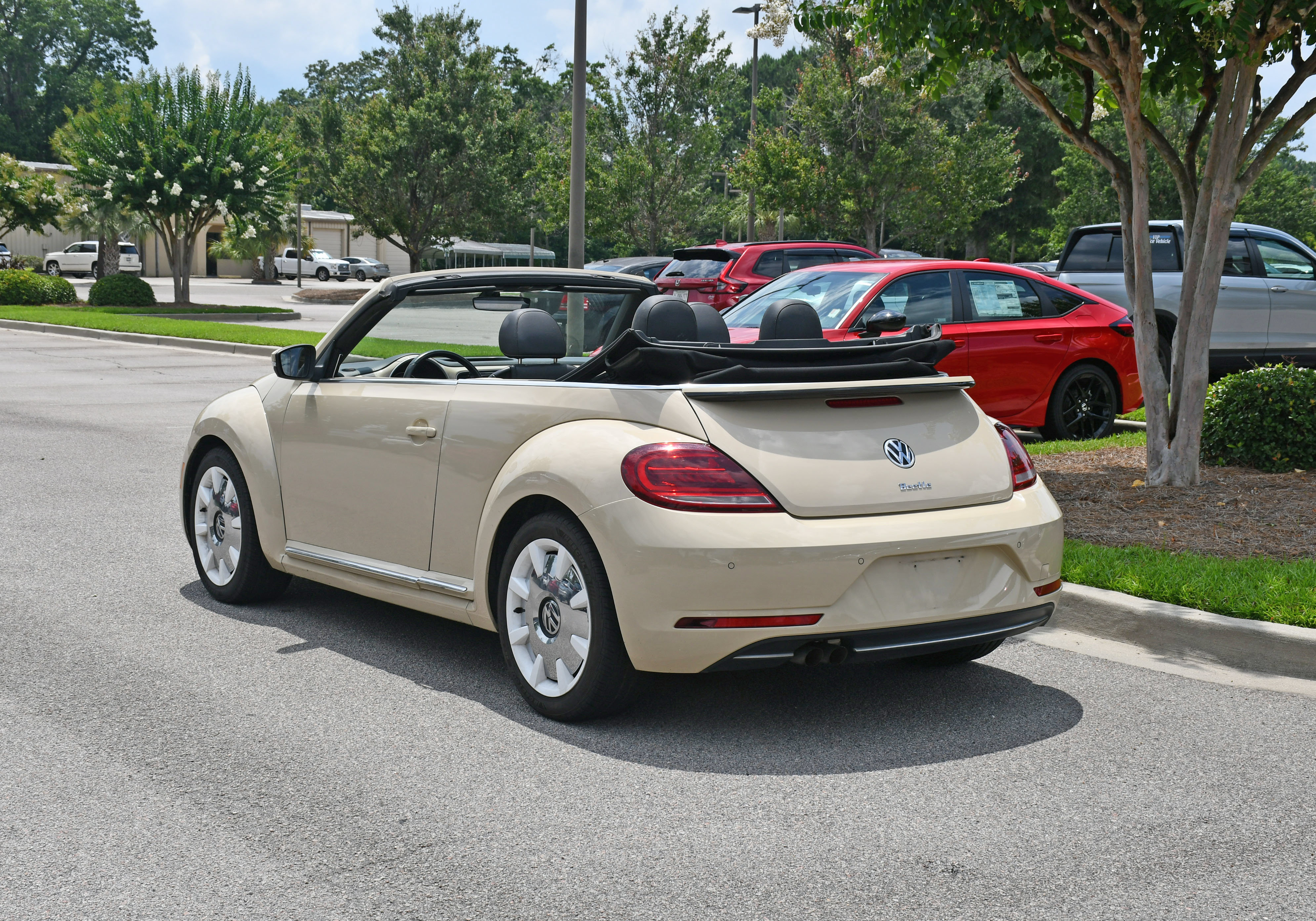 Used 2019 Volkswagen Beetle 2.0T Final Edition SEL FWD image 5