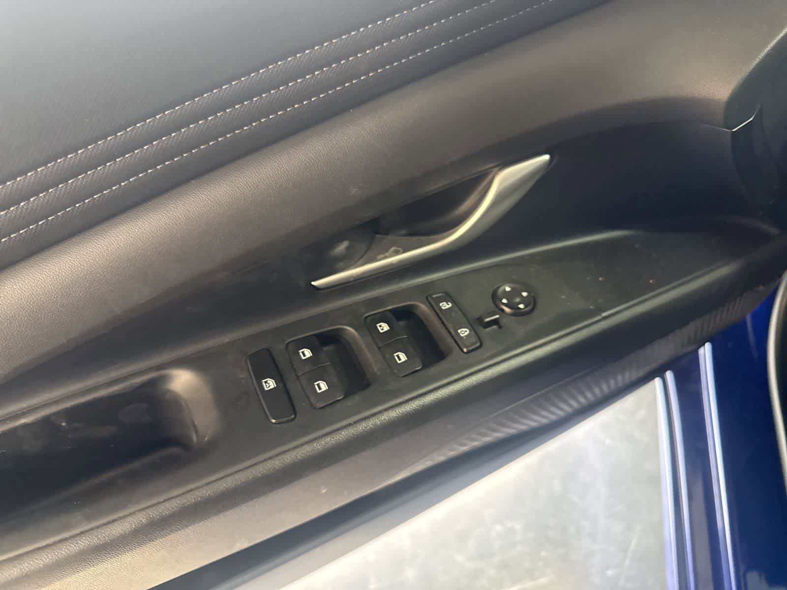 Used 2024 Hyundai Elantra Limited FWD image 19