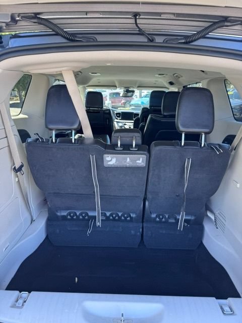 Used 2018 Chrysler Pacifica Limited w/ Advanced Safetytec Group FWD image 13