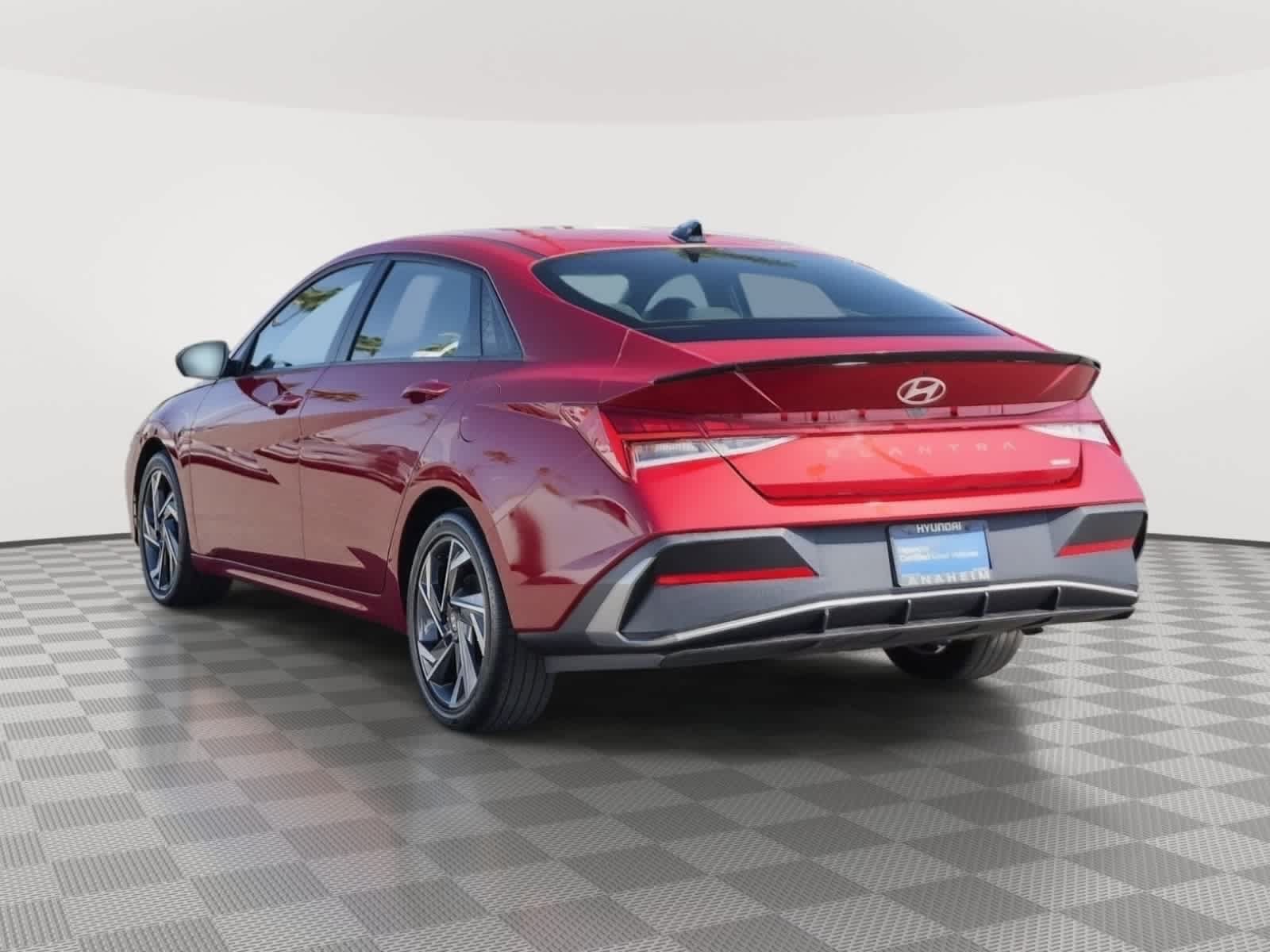 Used 2025 Hyundai Elantra SEL FWD image 9