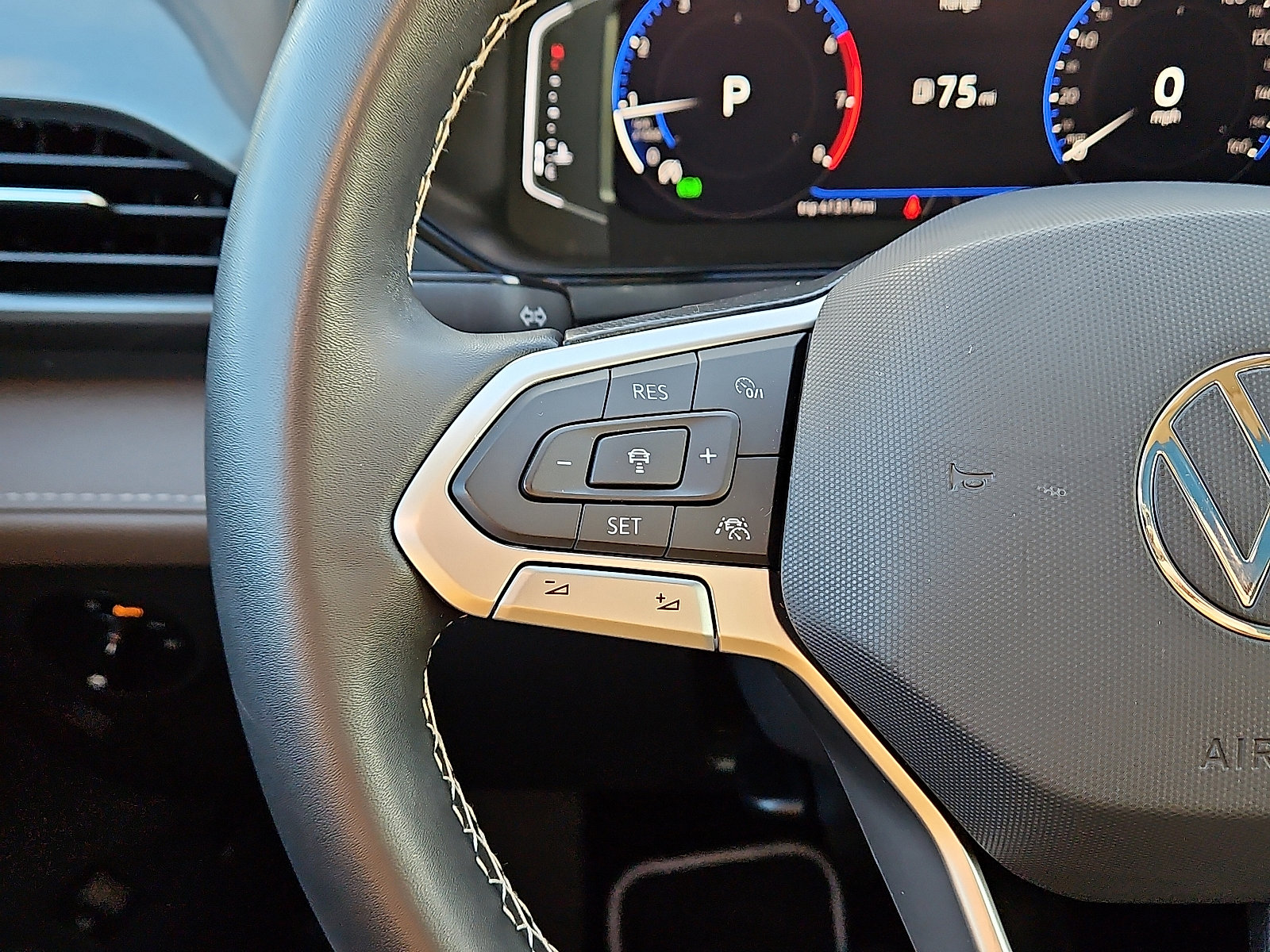 Certified 2023 Volkswagen Taos SEL image 18