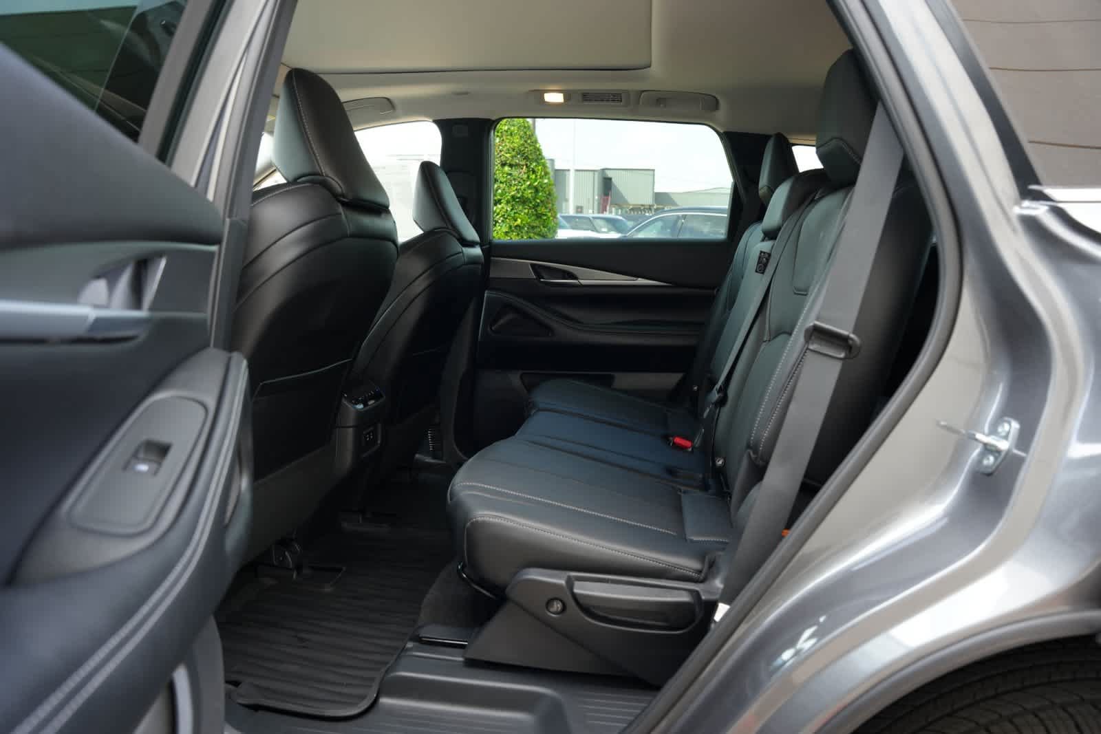 Certified 2027 INFINITI QX60 Pure w/ Cargo Package FWD image 17