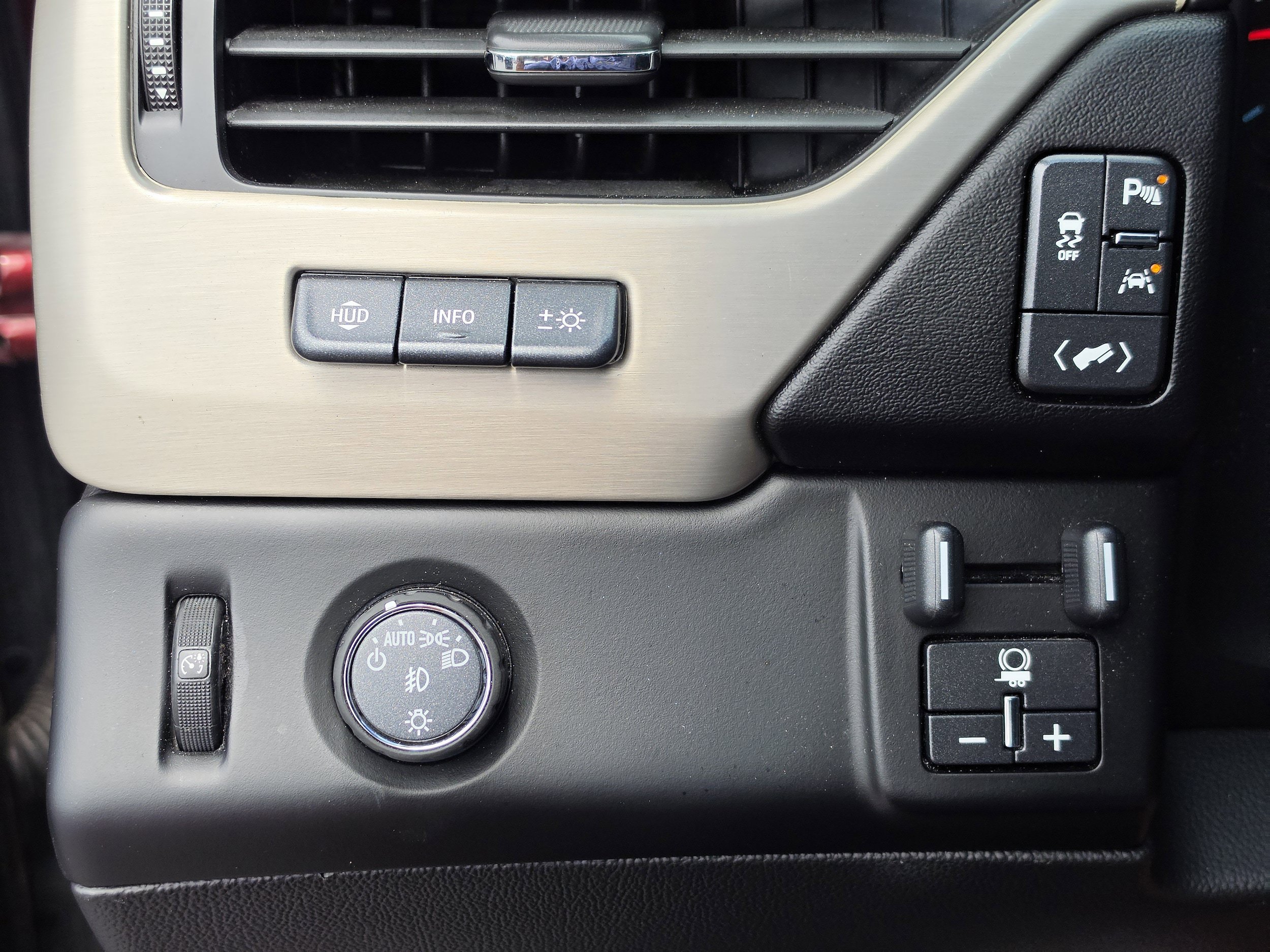 Used 2020 GMC Yukon XL Denali RWD image 31