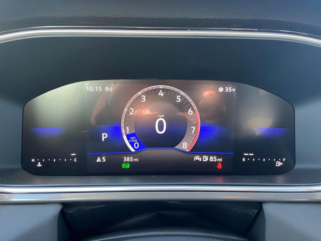 Used 2025 Volkswagen Taos SE image 4