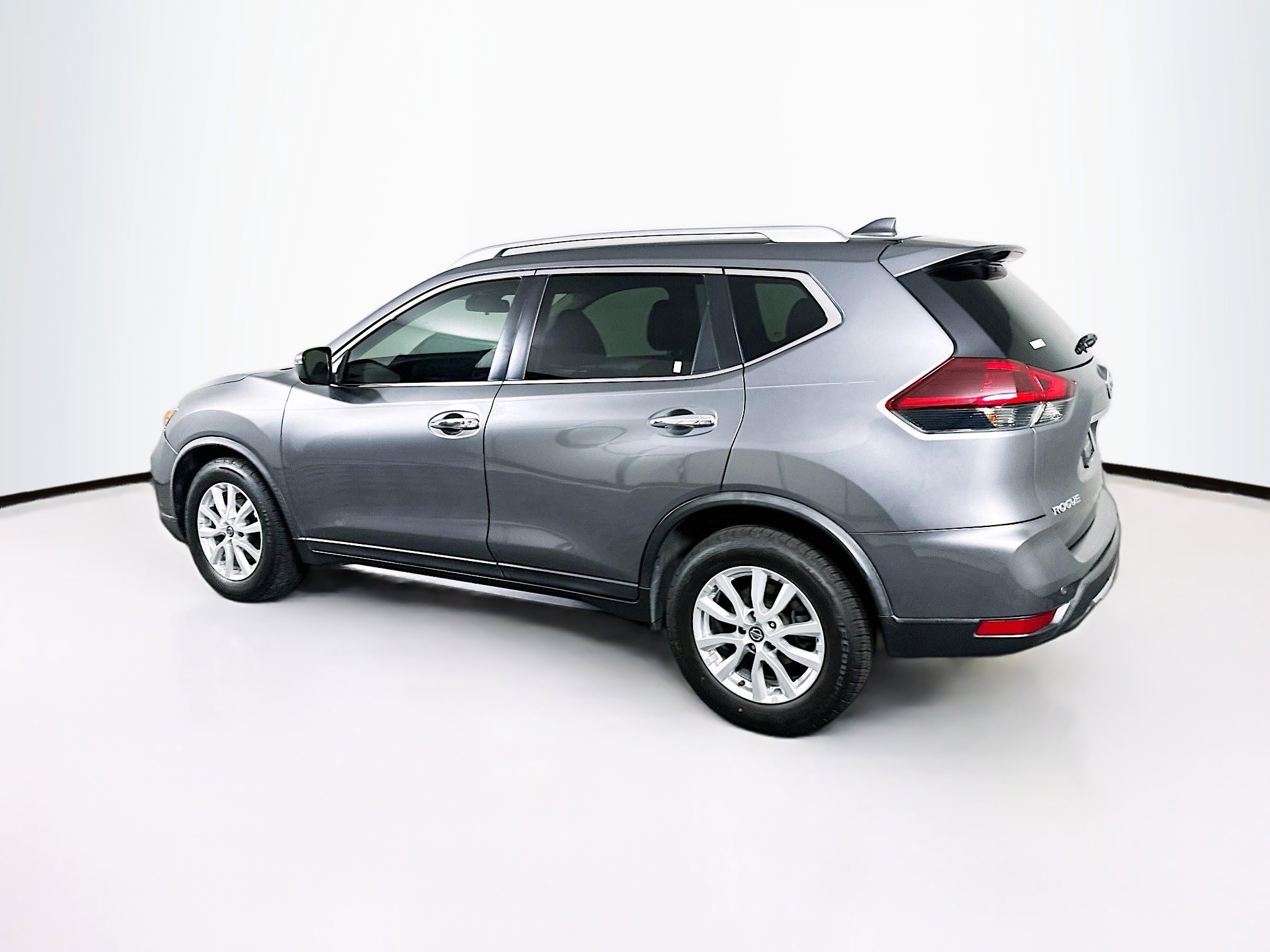 Used 2020 Nissan Rogue SV image 5