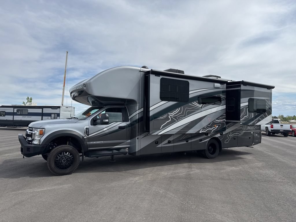 Used 2022 Ford F550 4x4 Regular Cab Super Duty w/ XLT Value Package image 6