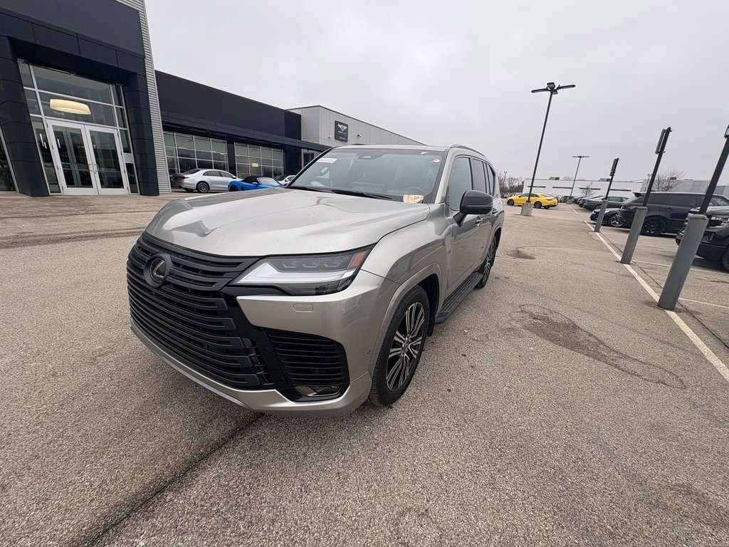 Used 2025 Lexus LX 700h Luxury image 11