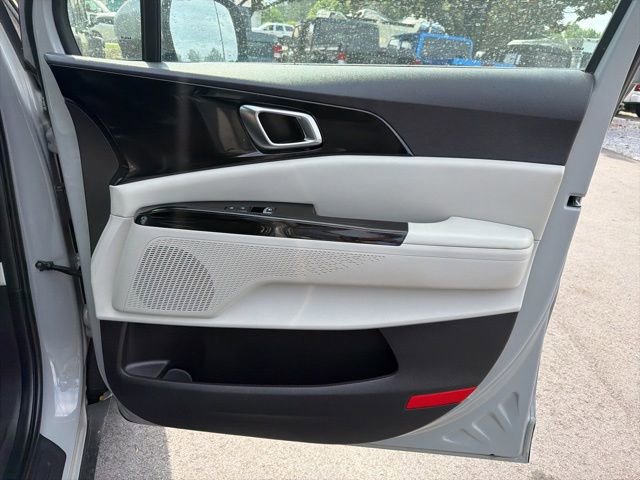 Used 2023 Kia Carnival EX FWD image 7