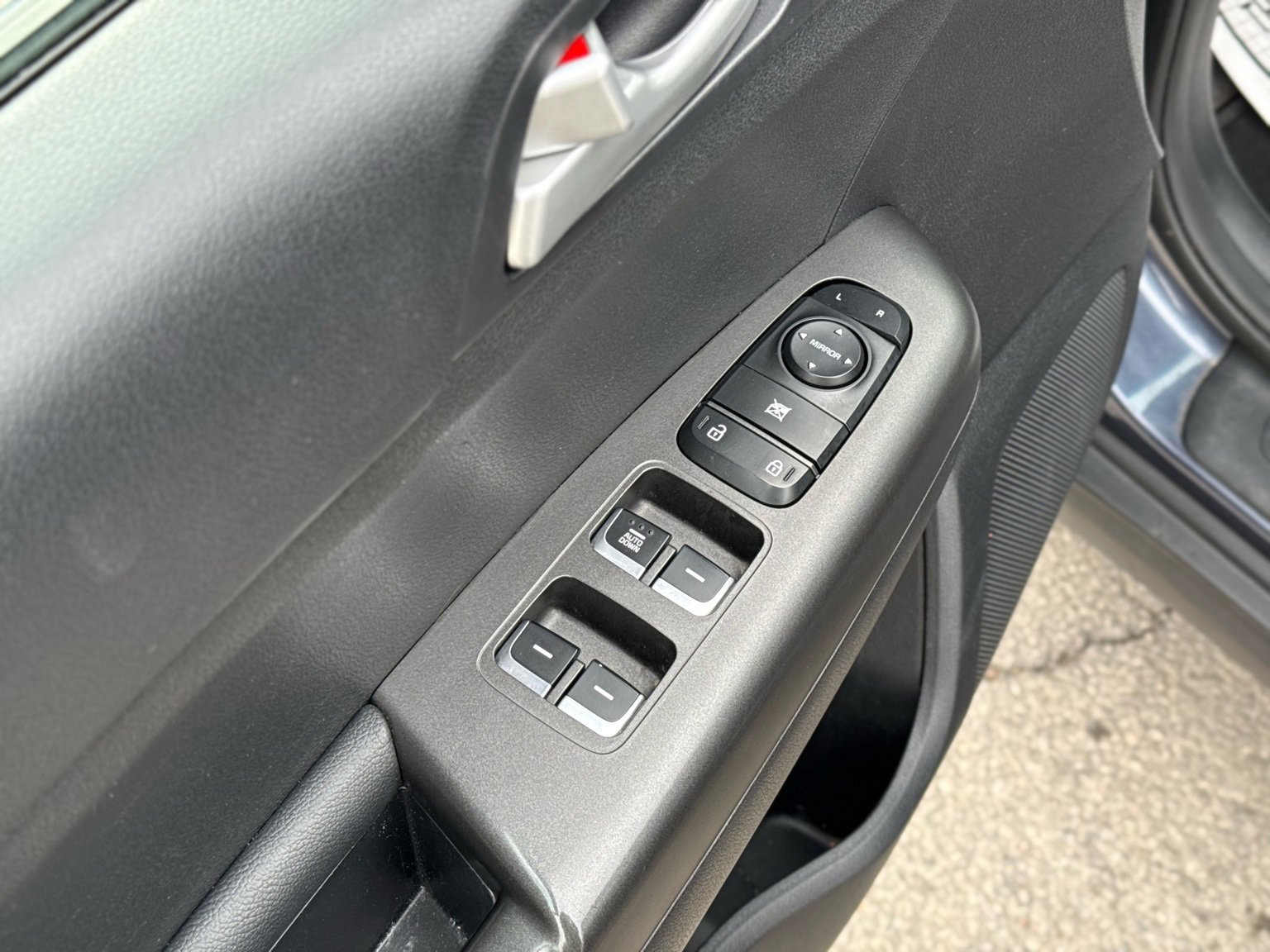 Used 2020 Kia Sportage LX image 14