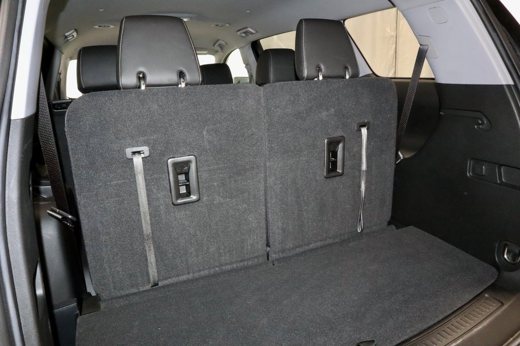 Used 2023 GMC Acadia SLT w/ LPO, Floor Liner Package image 17