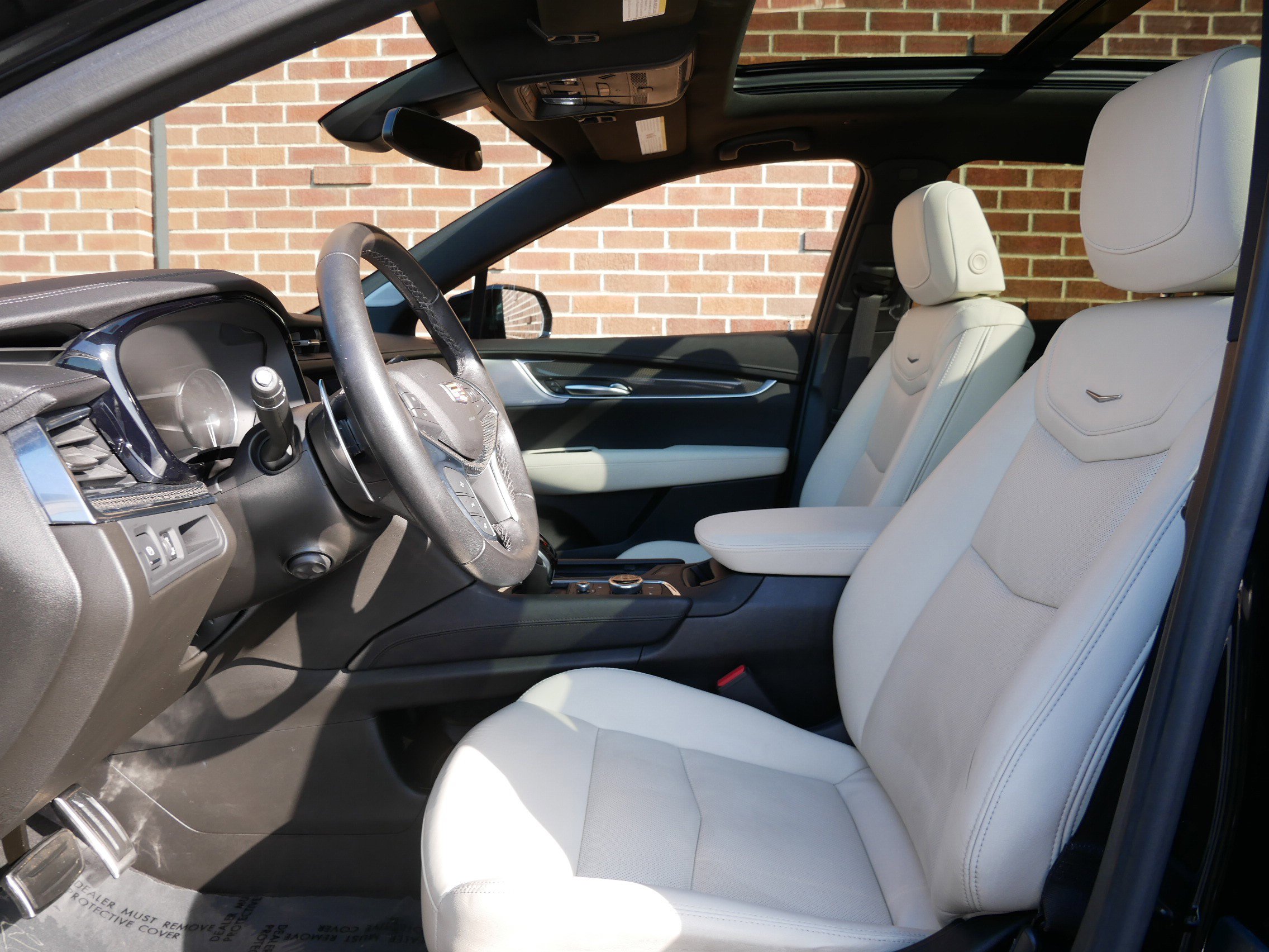 Certified 2023 Cadillac XT5 Sportv w/ LPO, Floor Liner Package image 6