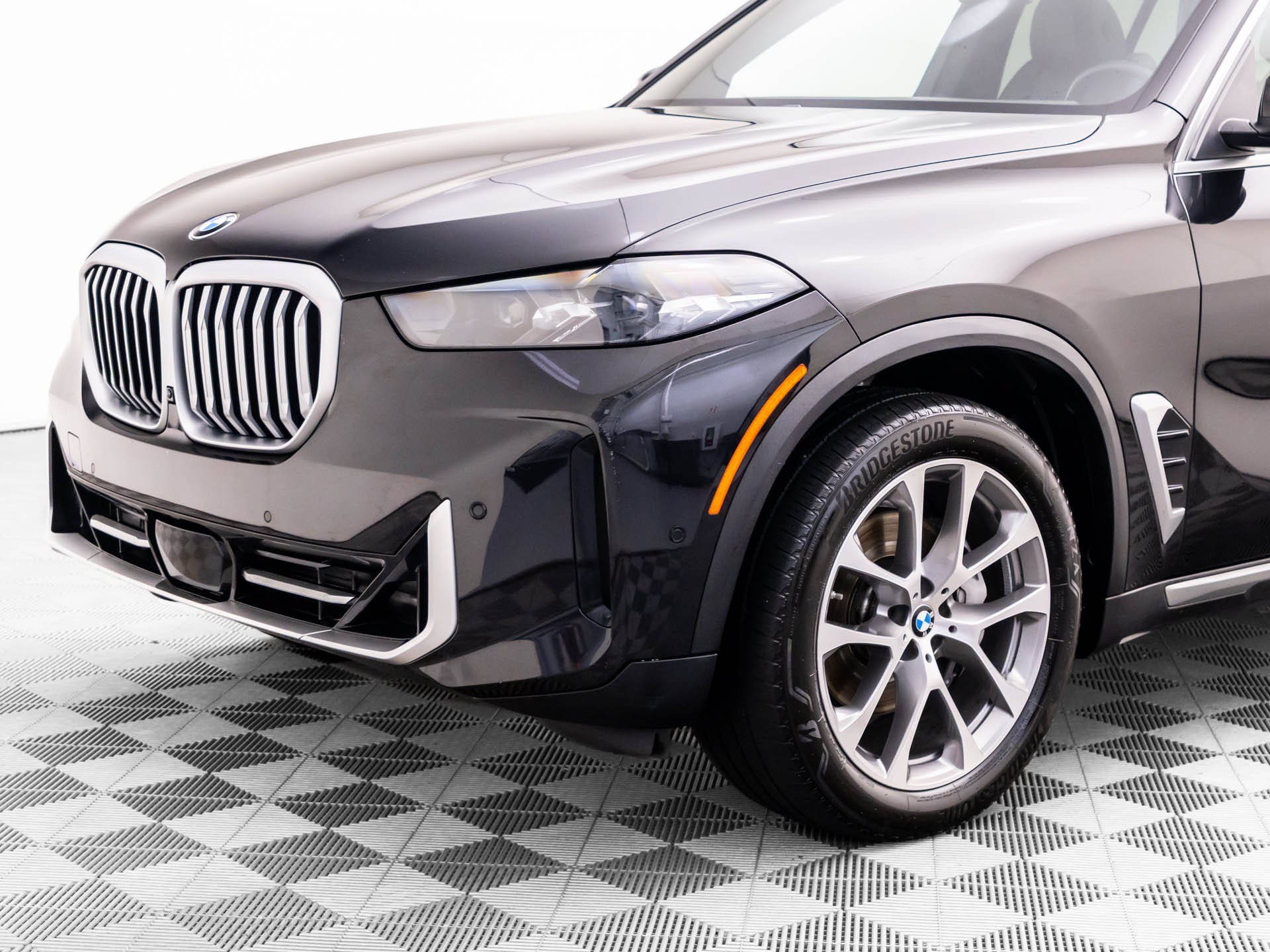 Used 2024 BMW X5 xDrive40i w/ Parking Assistance Package AWD/4WD image 36