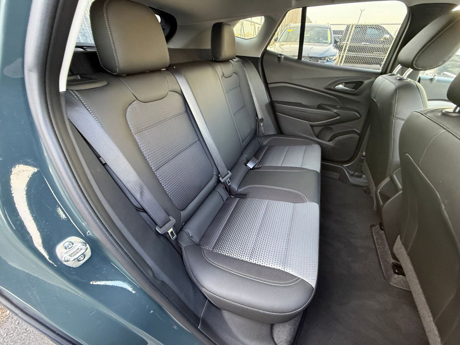 Used 2025 Chevrolet Trax LT w/ LT Convenience Package image 39