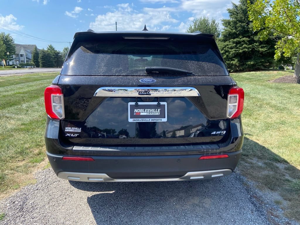 Used 2023 Ford Explorer XLT w/ Equipment Group 202A AWD/4WD image 4