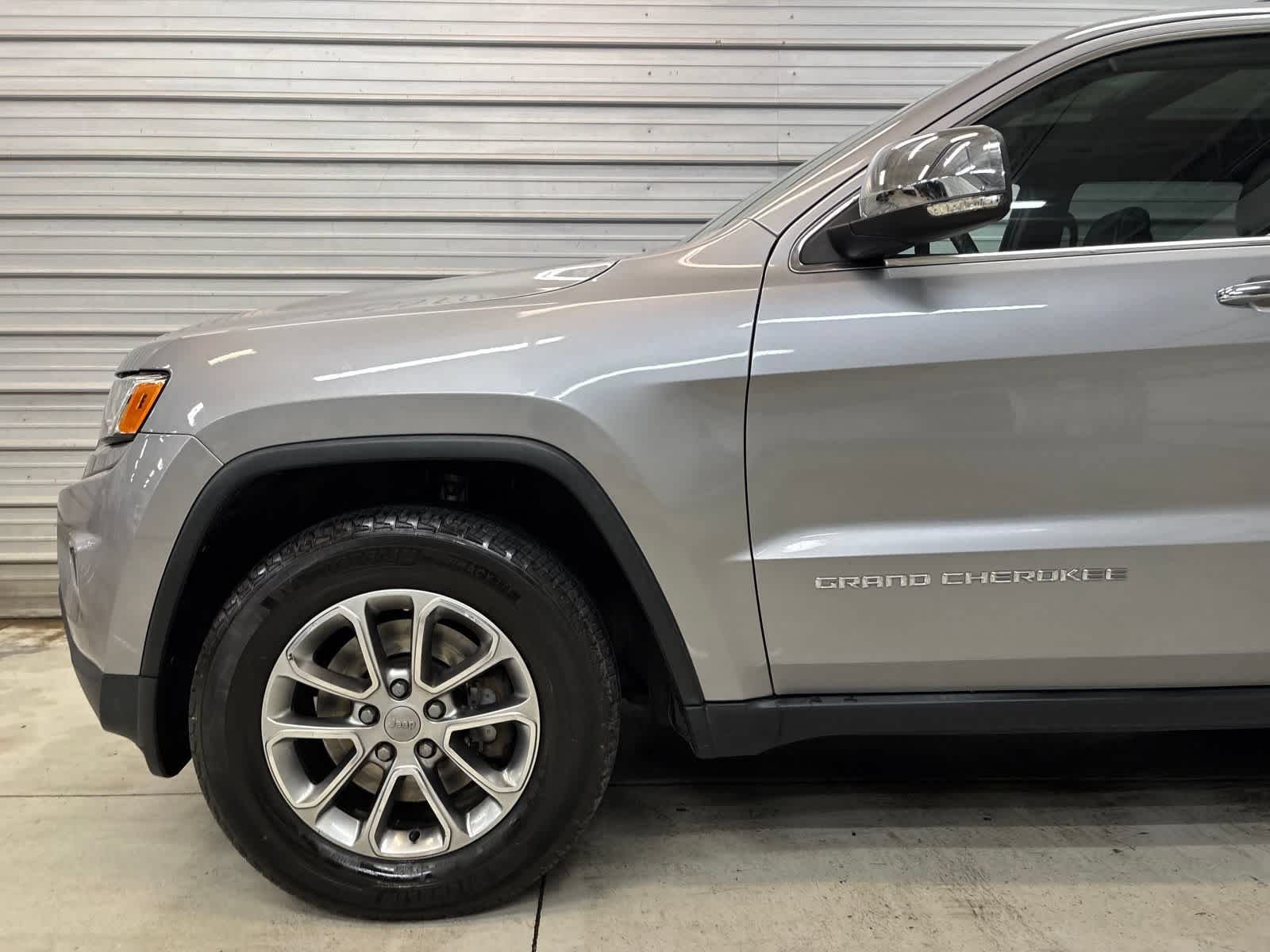 Used 2016 Jeep Grand Cherokee Limited w/ Luxury Group II AWD/4WD image 4