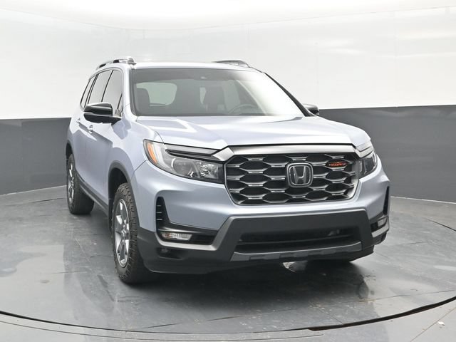 Used 2025 Honda Passport TrailSport image 2