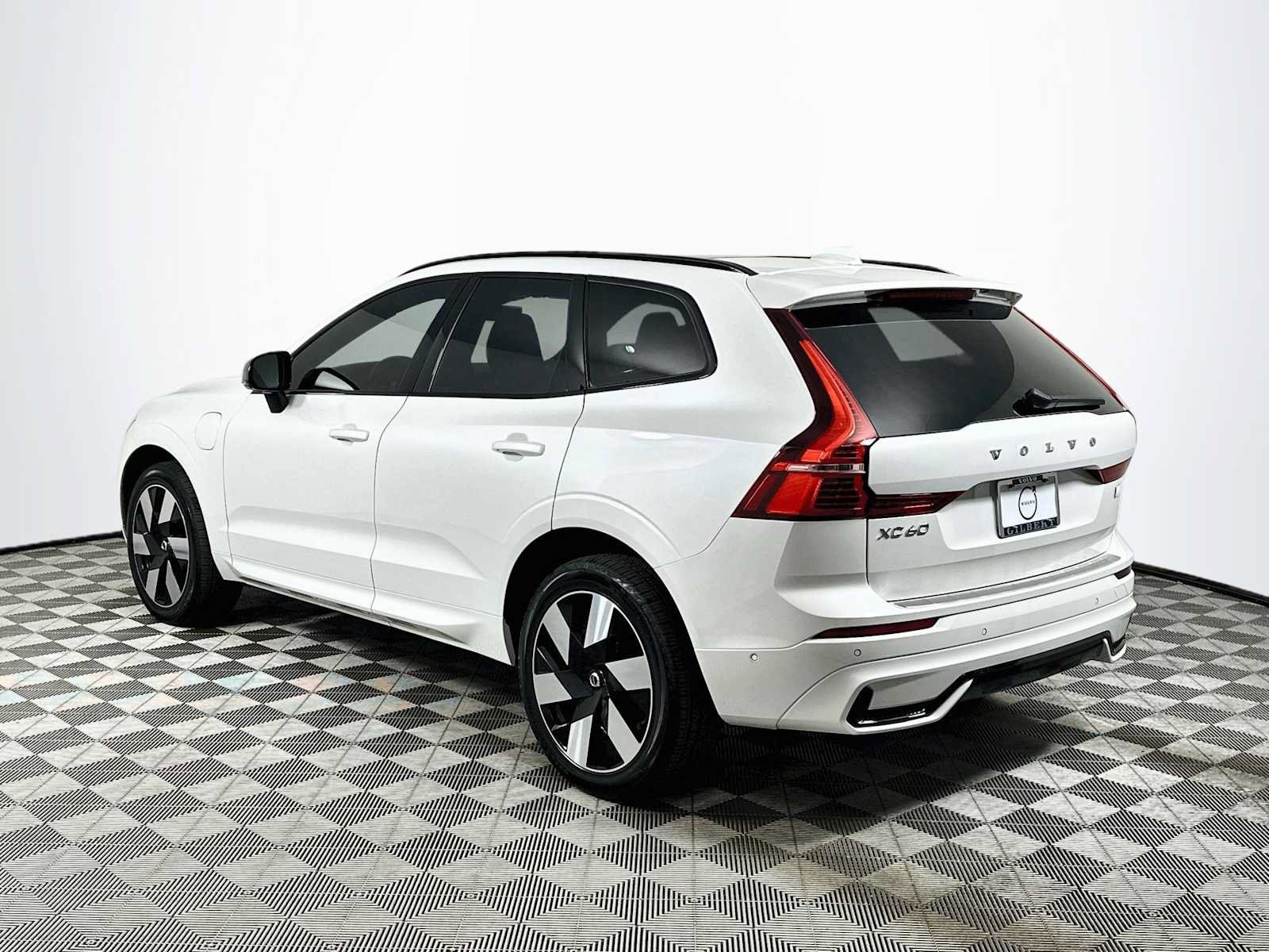 Used 2024 Volvo XC60 T8 Plus w/ Protection Package Premier AWD/4WD image 5