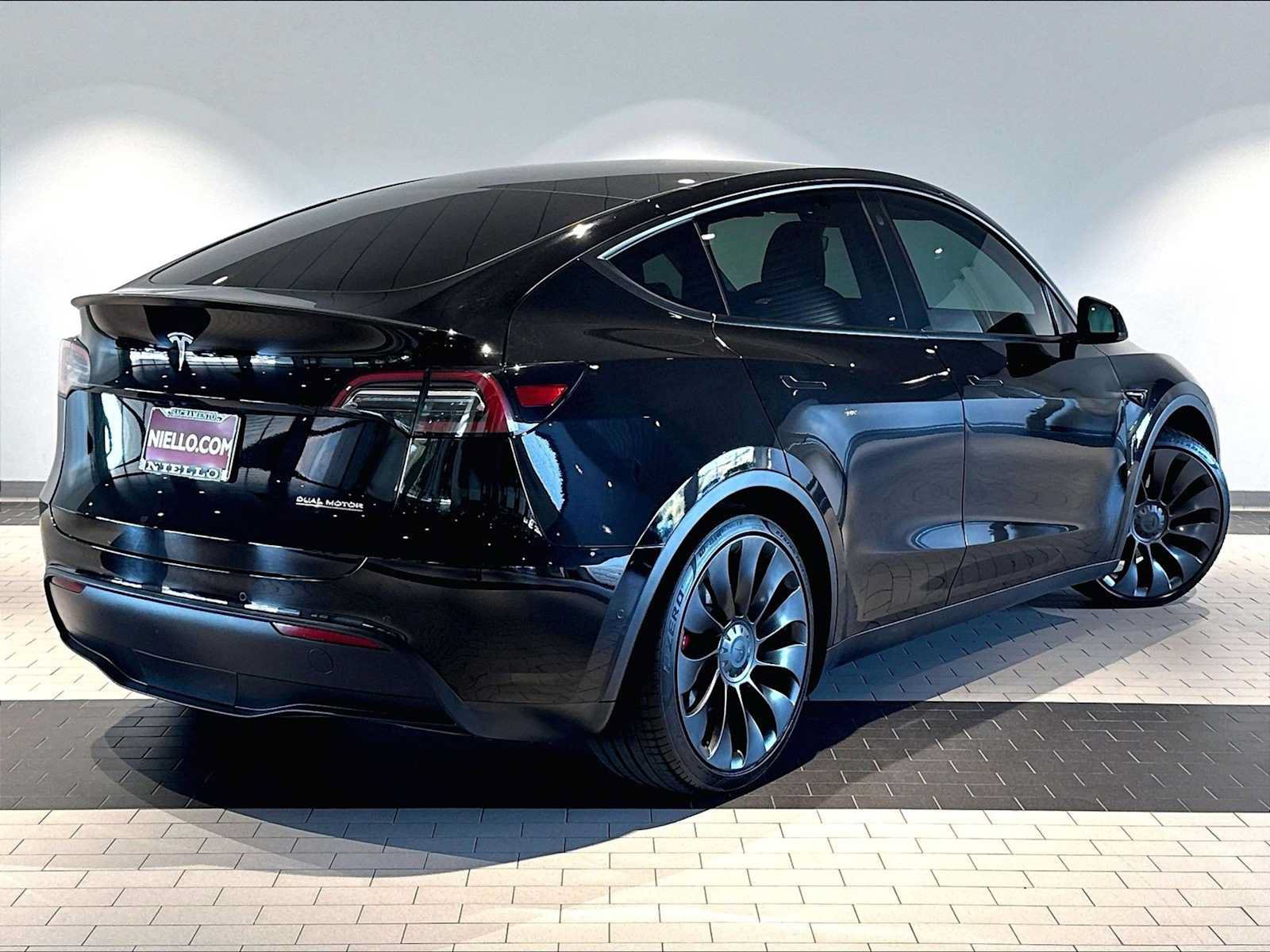 Used 2022 Tesla Model Y Performance AWD/4WD image 11