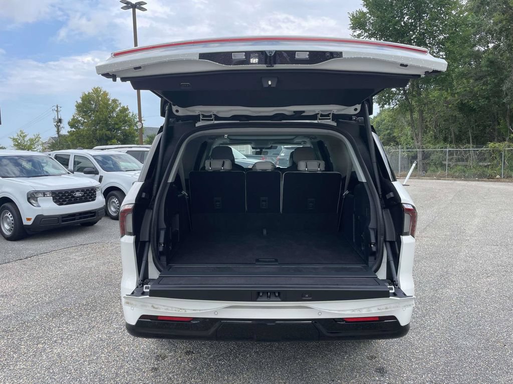 New 2027 Lincoln Navigator L Black Label w/ Black Label Special Edition AWD/4WD image 10