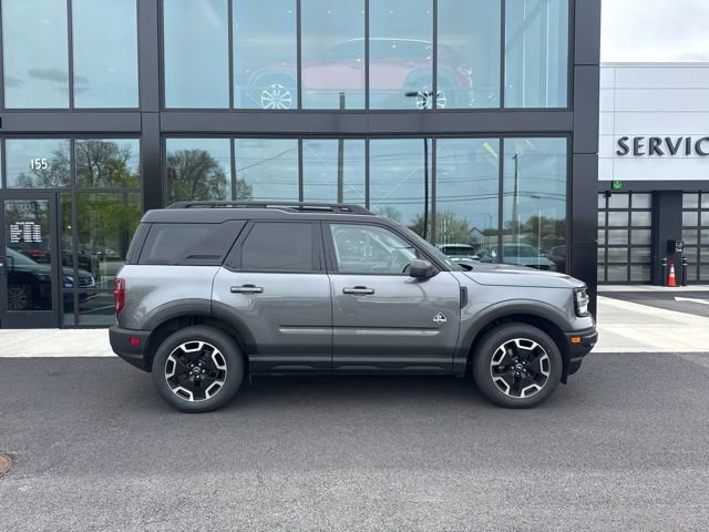 Used 2022 Ford Bronco Sport Outer Banks w/ Tech Package AWD/4WD image 2