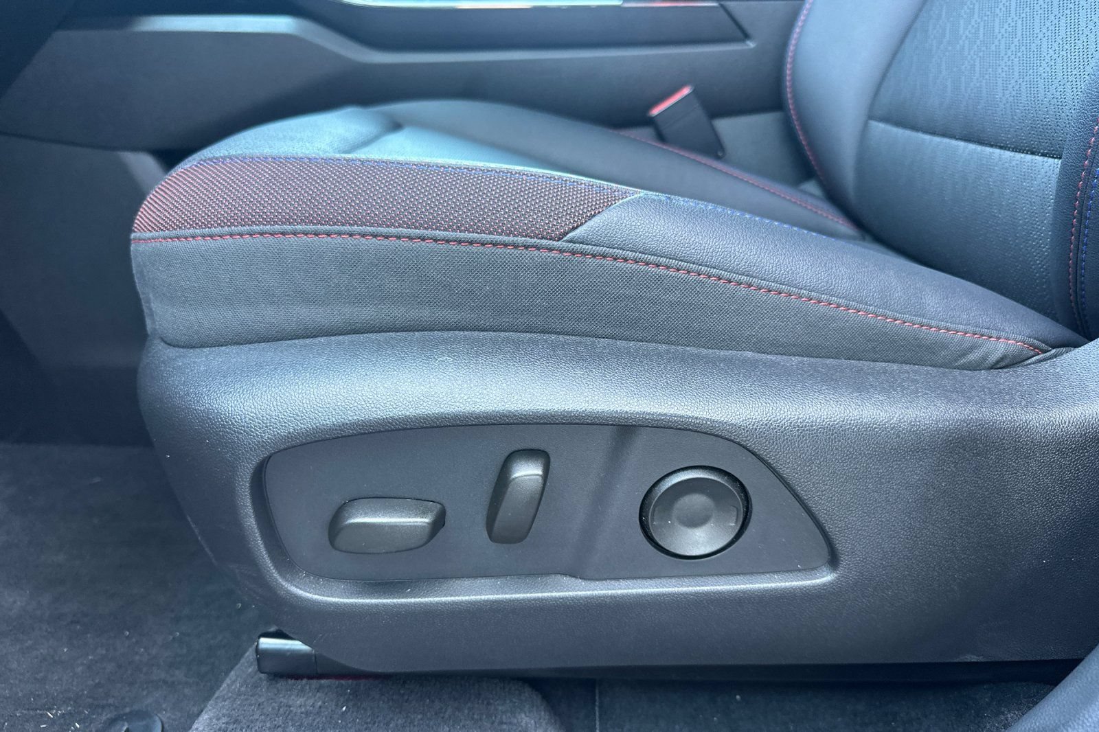 Used 2026 Chevrolet Equinox RS w/ LPO, Floor Liner Package FWD image 13