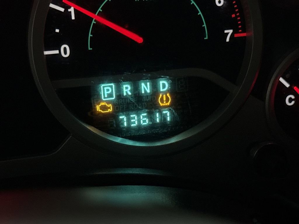 Used 2010 Jeep Wrangler Unlimited Sahara w/ Dual Top Group image 13