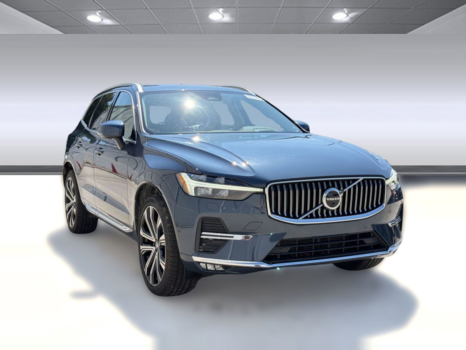 Used 2023 Volvo XC60 B5 Ultimate w/ Climate Package FWD image 7