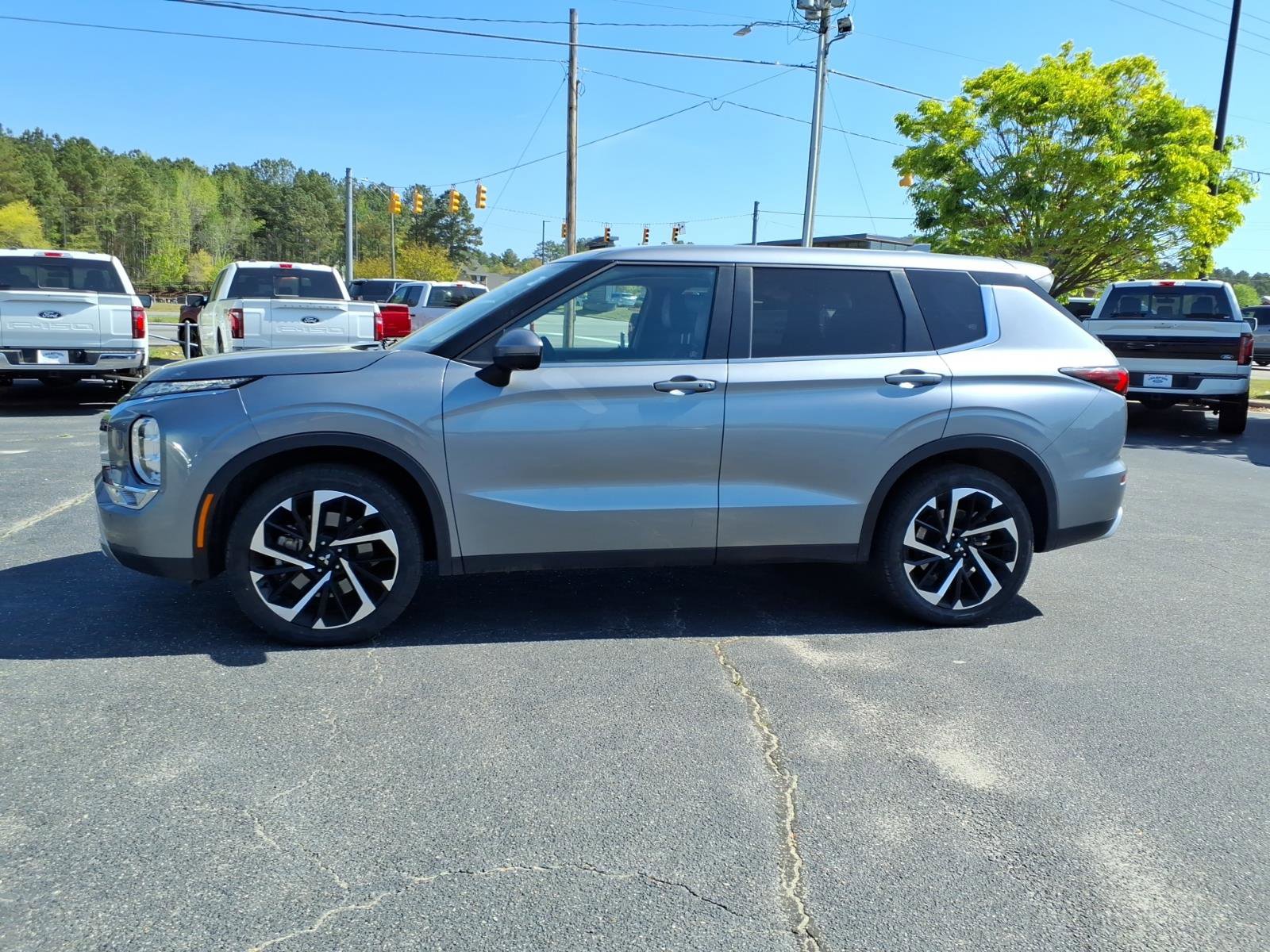 Used 2024 Mitsubishi Outlander SE image 22