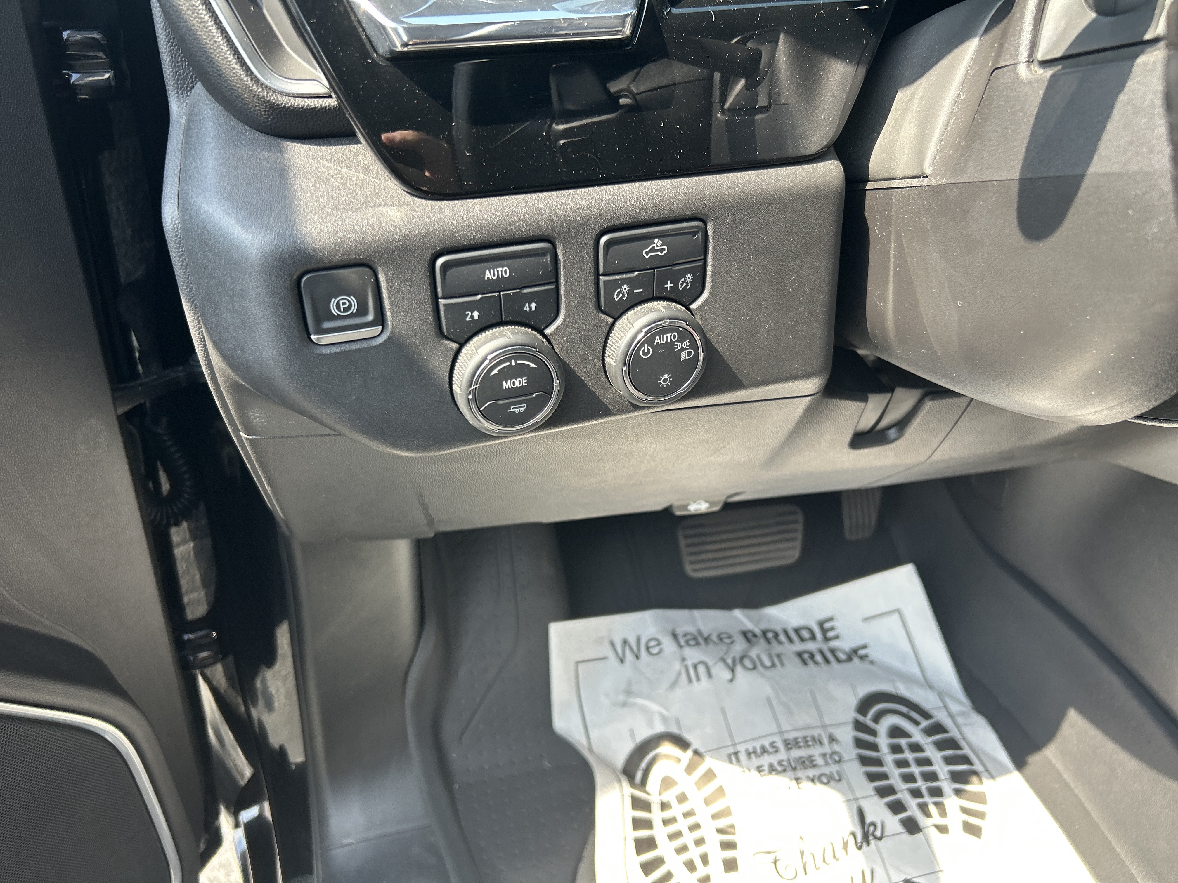 Used 2023 Chevrolet Silverado 1500 LT AWD/4WD image 19