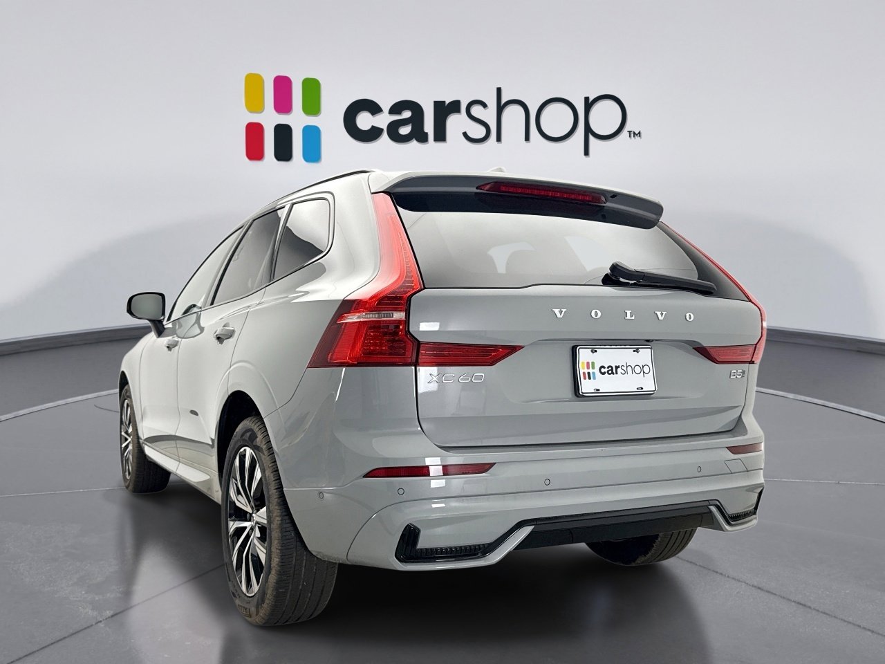 Used 2025 Volvo XC60 B5 Plus image 3