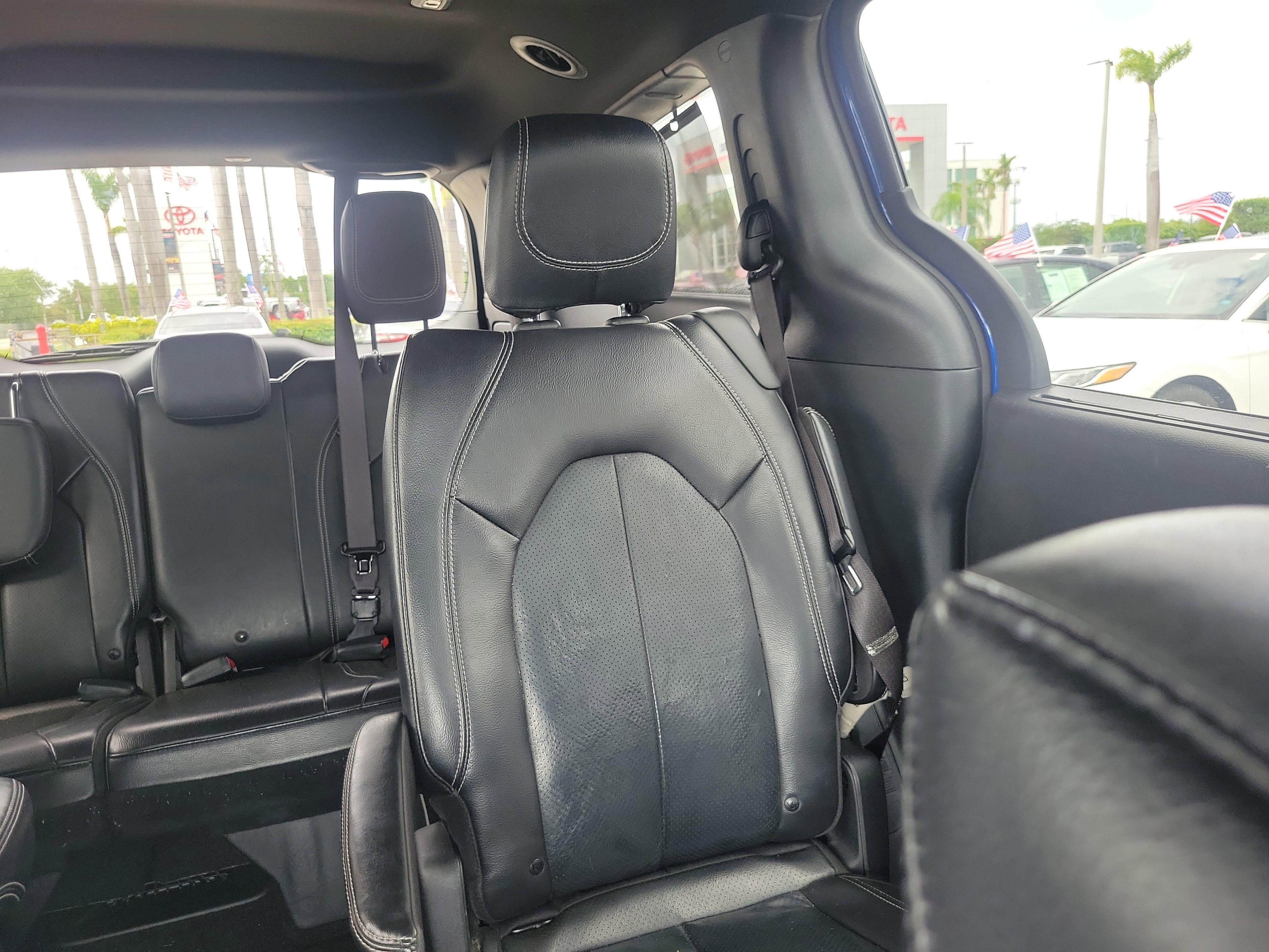 Used 2021 Chrysler Pacifica Touring-L w/ Uconnect Theater Family Group image 23