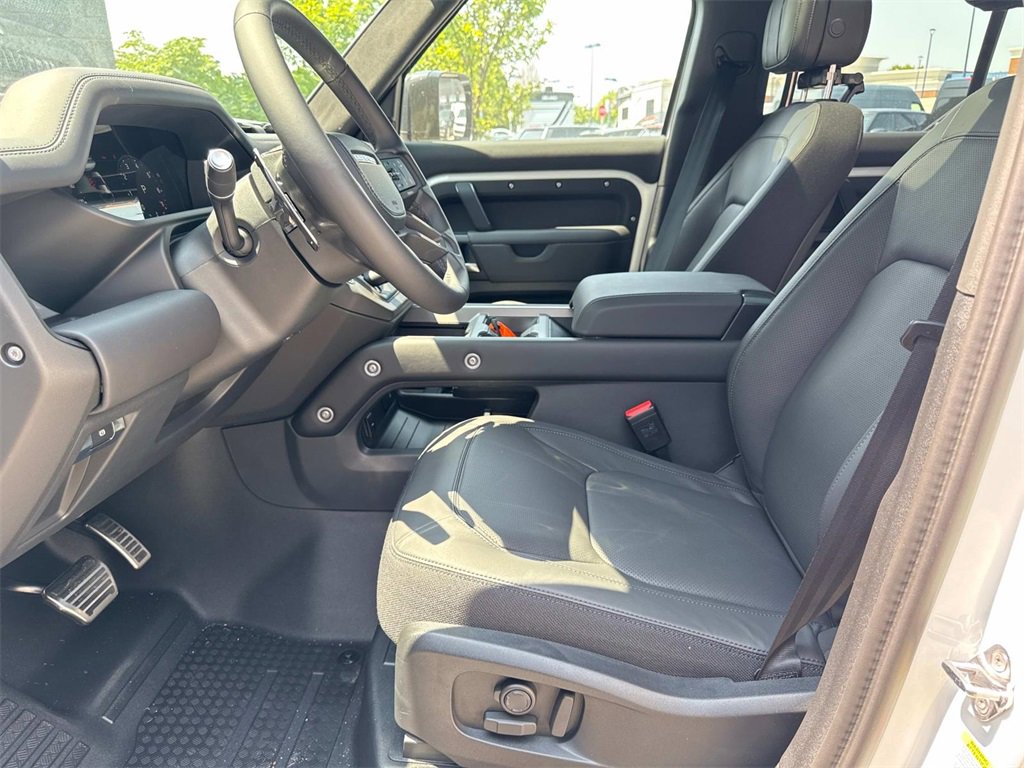 New 2025 Land Rover Defender 110 V8 image 17