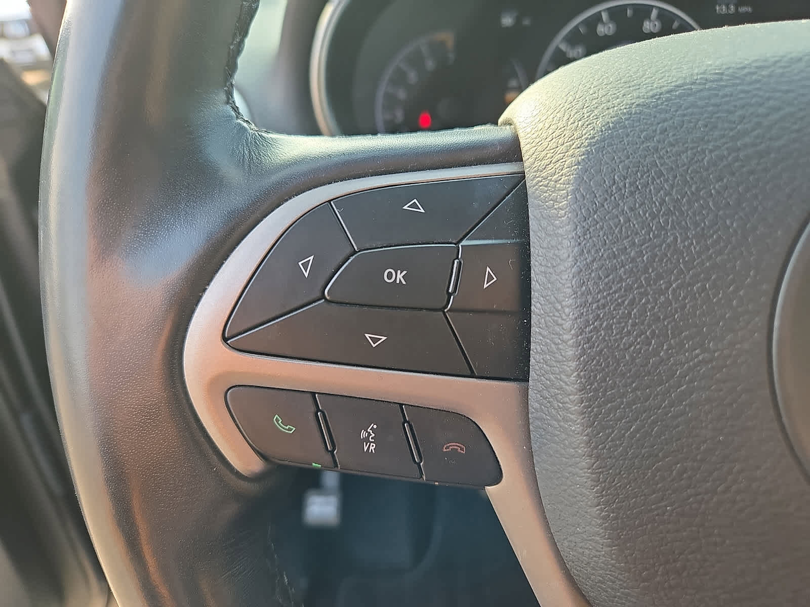 Used 2020 Jeep Grand Cherokee Altitude image 24