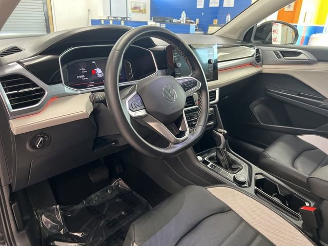 Used 2025 Volkswagen Taos SEL AWD/4WD image 19