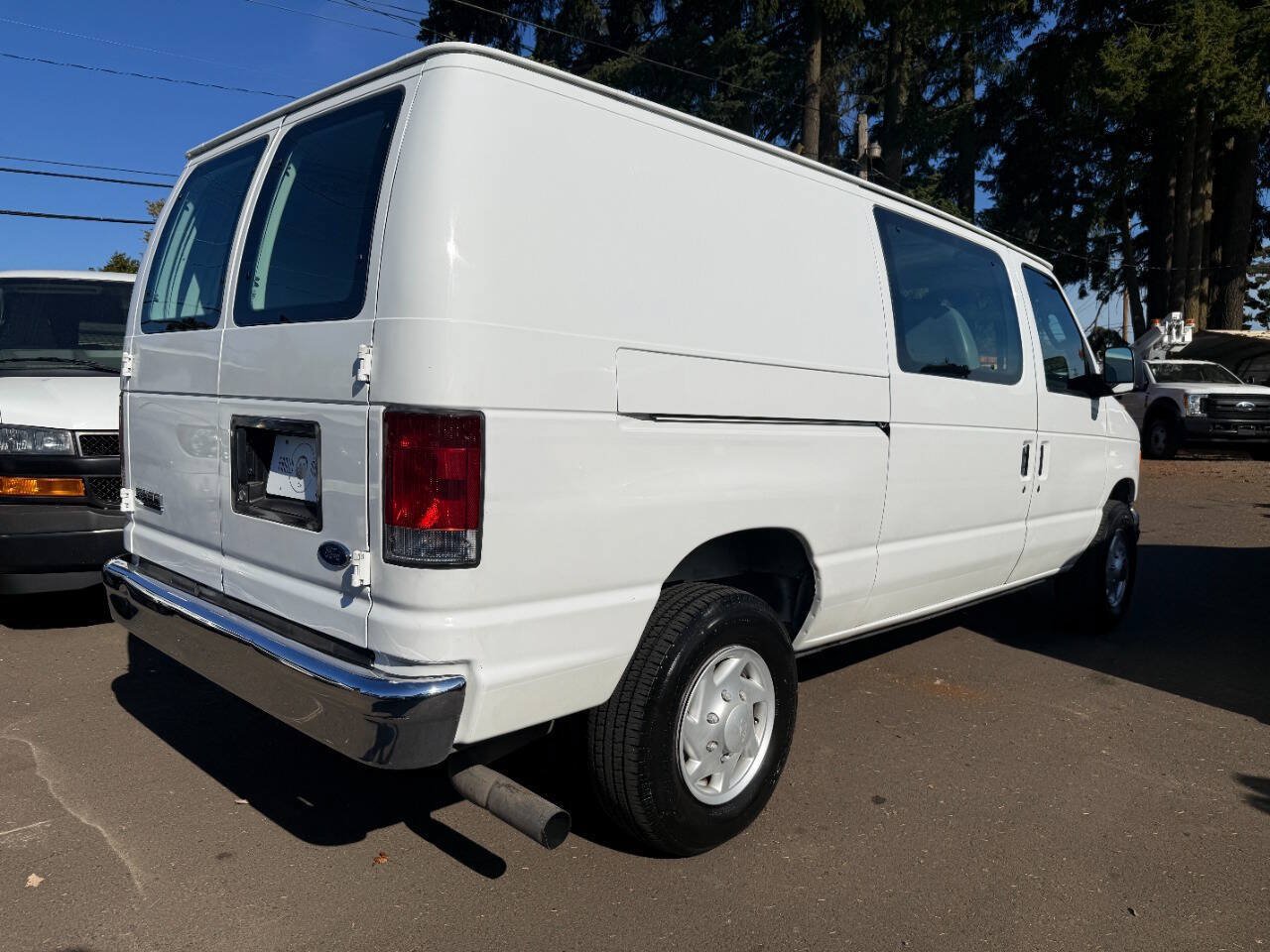 Used 2006 Ford E-350 and Econoline 350 Super Duty RWD image 5