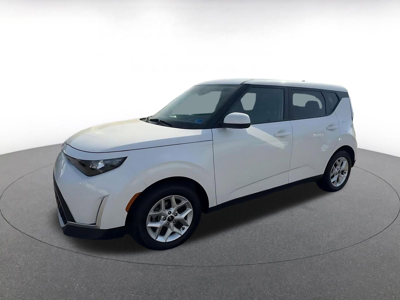 Used 2025 Kia Soul LX w/ LX Technology Package image 8