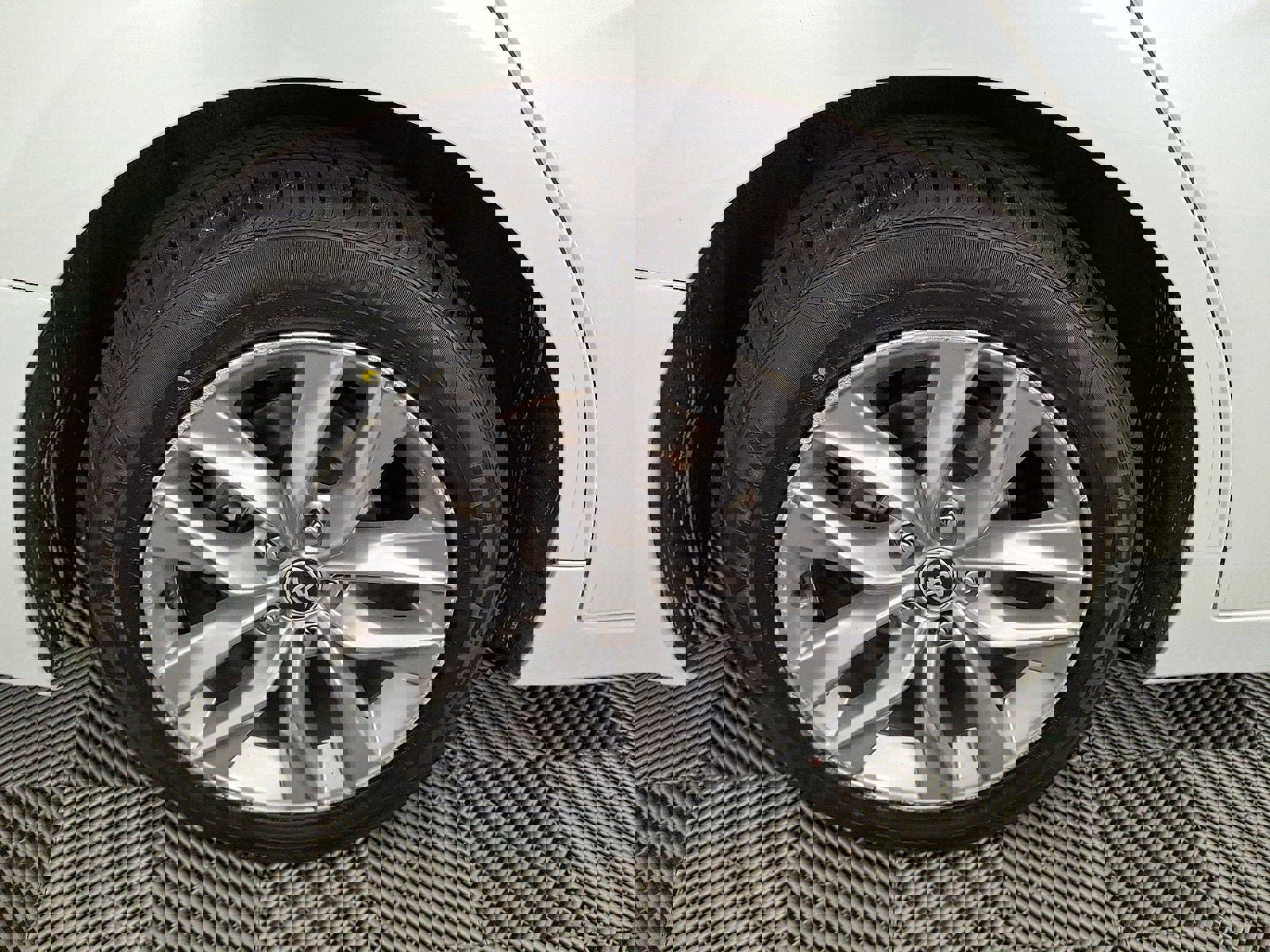 Used 2022 Toyota Avalon XLE w/ Moonroof Package image 27